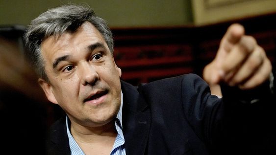 Carlos Camy durante una conferencia de prensa en la Cámara de Senadores. Foto: Javier Calvelo / adhocFOTOS. Carlos Camy durante una conferencia de prensa en la Cámara de Senadores. Foto: Javier Calvelo / adhocFOTOS.