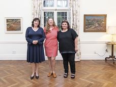 La embajadora británica en Uruguay Faye O’Connor, la embajadora británica en Argentina Kirsty Hayes y Andrea Tuana, directora ejecutiva de El Paso