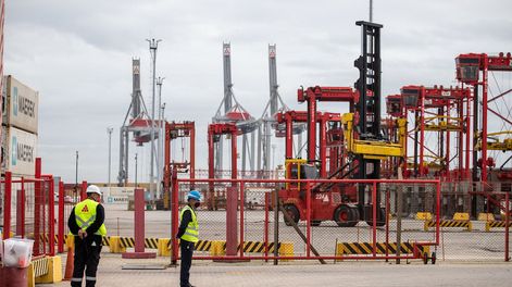 Terminal Cuenca del Plata (Katoen Natie) en el Puerto de Montevideo. Foto: Mauricio Zina / adhocFOTOS