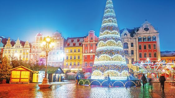 El mercado de navidad de Wroclaw, en el corazón del casco antiguo de la ciudad de Breslavia