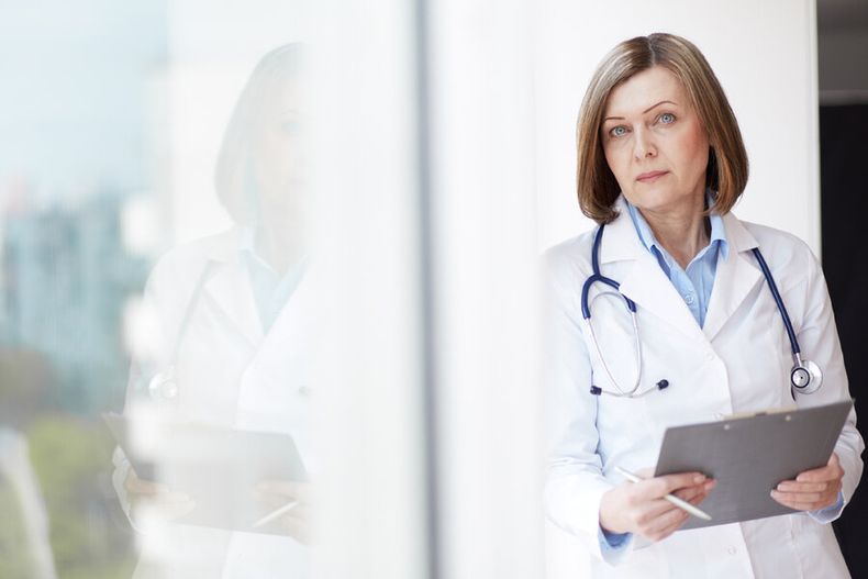 imagen de Médicas tienen “dificultades” para acceder a cargos de jerarquía y deben hacer valer sus derechos al regresar a trabajar tras dar a luz