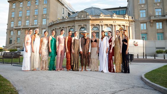 Los diseños combinan colores y técnicas latinoamericanas. Los diseños combinan colores y técnicas latinoamericanas.