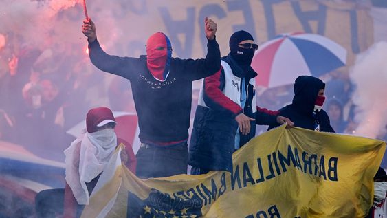 Una de las preocupaciones de la AUF es que la televisión se enfoque en el fútbol y no en incidentes que sucedan en las tribunas. Una de las preocupaciones de la AUF es que la televisión se enfoque en el fútbol y no en incidentes que sucedan en las tribunas.