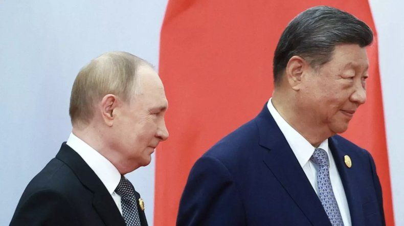 El presidente ruso, Vladimir Putin, se reúne con el presidente chino, Xi Jinping, en la cumbre de la Organización de Cooperación de Shanghái (OCS) en Tianjin el 1° de setiembre de 2025.