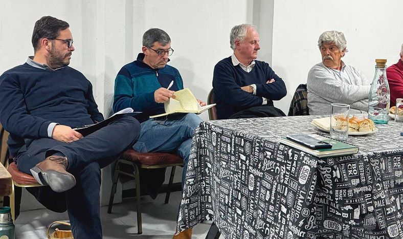 El subsecretario del MGAP, Ignacio Buffa,&nbsp;en la reunión con productores en Canelones