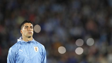 Luis Suárez en 2022, previo a disputar ante Perú un partido por eliminatorias al Mundial de Catar en el Estadio Centenario. Foto: AFP / Matilde Campodónico