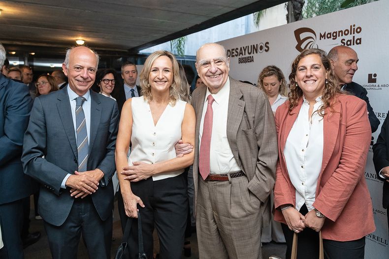 Ministro de Defensa Javier García, Laura Raffo, expresidente Julio María Sanguinetti y Valentina Arlegui, directora general de Secretaría del Ministerio de Trabajo