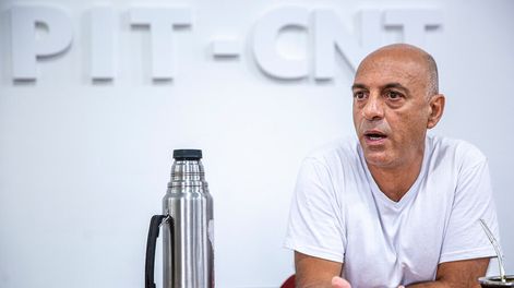 Marcelo Abdala en la sede del PIT-CNT. Foto: Mauricio Zina / adhocFOTOS