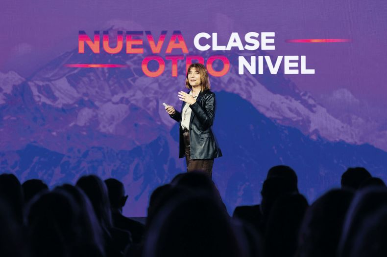 M&eacute;dica internista y diabet&oacute;loga Fabiana V&aacute;zquez durante la presentaci&oacute;n en Uruguay del nuevo medicamento. &ldquo;La tirzepatida puede cambiar la vida de los pacientes&rdquo;, dijo.