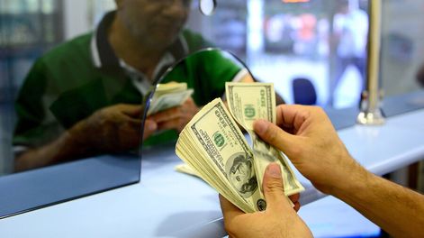imagen de El dólar profundiza su caída de precio en la plaza uruguaya
