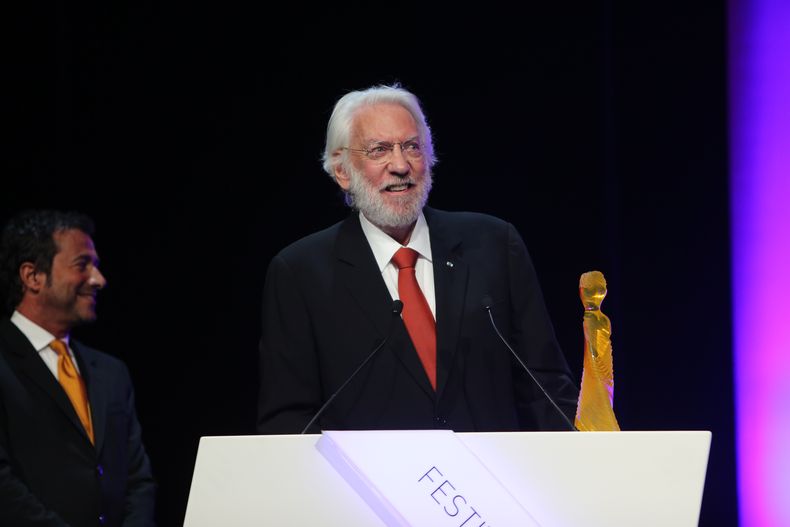 Donald Sutherland, aceptando el premio Crystal Nymph en 2013