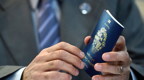Fiscalía investiga actividades de tres posibles espías rusos que obtuvieron pasaportes uruguayos con documentos falsos