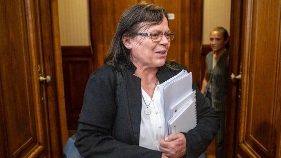 Mónica Ferrero previo a la sesión de la comisión de Asuntos Administrativos en el Palacio Legislativo, 2 de abril 2025 Mónica Ferrero previo a la sesión de la comisión de Asuntos Administrativos en el Palacio Legislativo, 2 de abril 2025