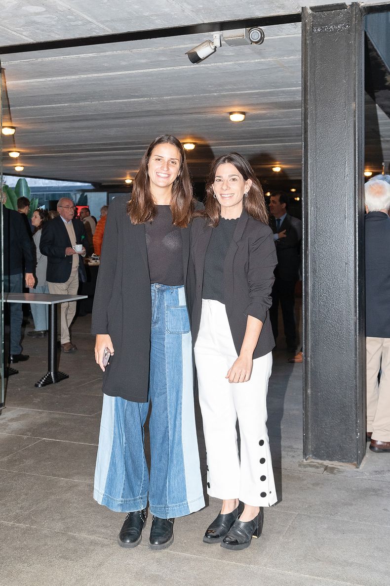 Micaela Pfeffer con Nicole Regusci