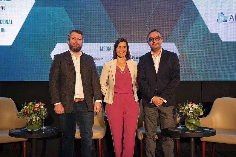 Presidente de la Alianza contra la Piratería Audiovisual Jorge Bacaloni, directora de Relaciones Estratégicas de Alliance of Creativity and Entertainment Ana Sousa y CEO de LAAPIP Francisco Escutia