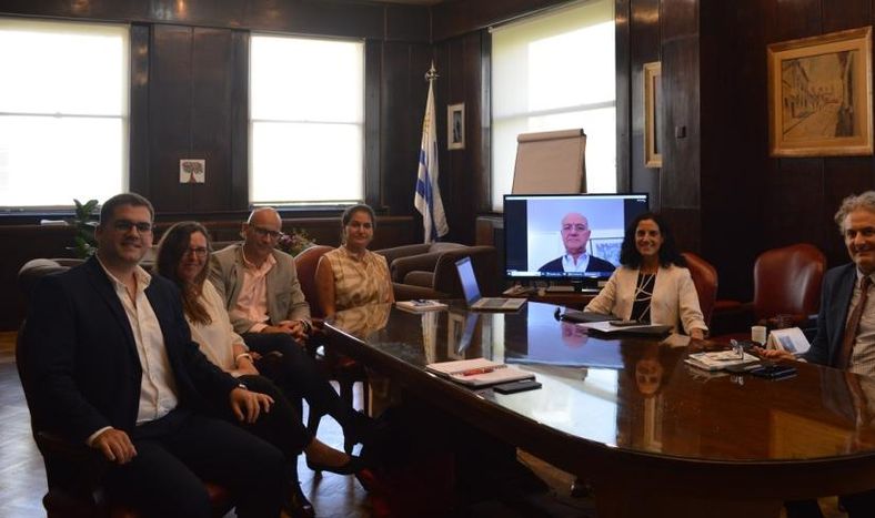 Las autoridades del MEF en una reunión con los integrantes del Consejo Fiscal Asesor, en febrero pasado