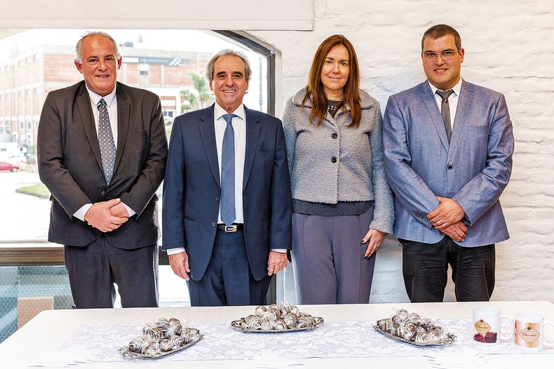 Director nacional de Turismo Roque Baudean, subsecretario de Turismo Remo Monzeglio, directora de Descentralización de OPP María de Lima y alcalde de Nueva Helvecia Marcelo Alonso Haller