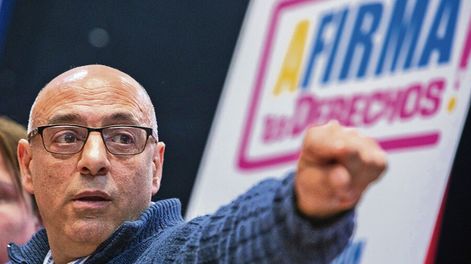 Búsqueda | Marcelo Abdala, presidente del PIT-CNT, durante el lanzamiento de la campaña de recolección de firmas por el plebiscito sobre seguridad social en 2023. Foto: