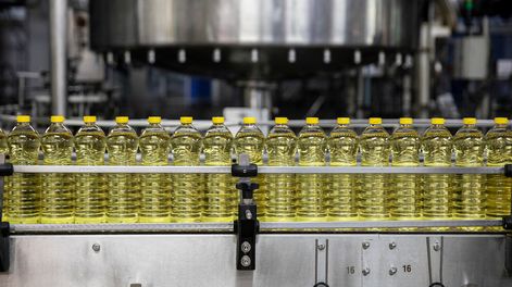 Planta de envasado de aceite de la empresa Cousa.