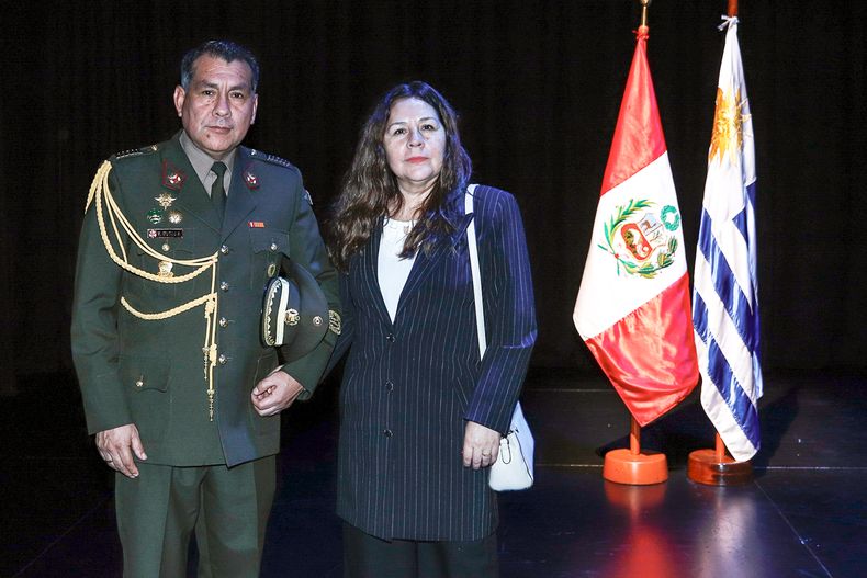 Coronel Víctor Hoyos Arteaga y Fedra Morales.
