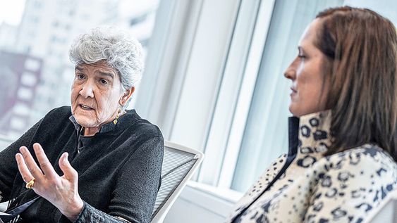 Marisa Lago y Heide Fulton durante la entrevista con Búsqueda en la Embajada de Estados Unidos. Foto: Mauricio Zina / adhocFOTOS Marisa Lago y Heide Fulton durante la entrevista con Búsqueda en la Embajada de Estados Unidos. Foto: Mauricio Zina / adhocFOTOS