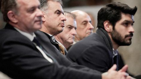 Álvaro Delgado, Andrés Ojeda, Yamandú Orsi, Guido Manini y Pablo Mieres durante la conferencia Hacia una democracia más deliberativa e inclusiva en el Palacio Legislativo en Montevideo