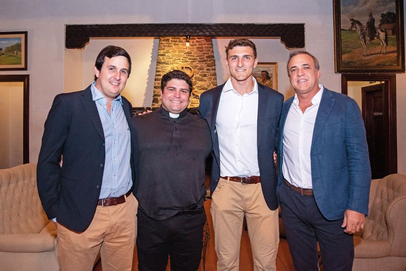 Presidente de la Asociación Civil Cireneos Juan Manuel Otegui junto a los colaboradores Juan Andrés Gordo Verde, James Mc Cubbin y Sebastián Sánchez