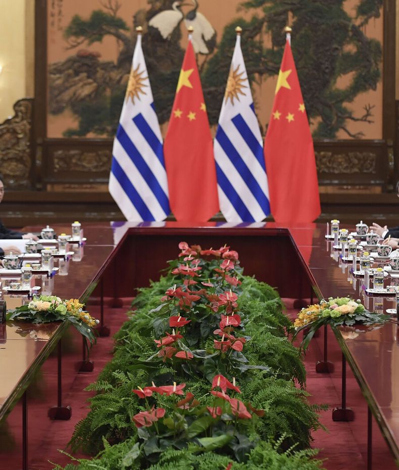 imagen de China acusa a EE.UU. de “sabotear” su relación con Uruguay