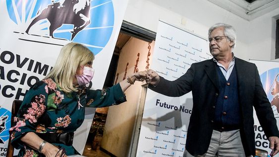 Beatriz Argimón y Gonzalo Mujica durante un acto en la Casa de los Lamas en Montevideo. Foto: Javier Calvelo / adhocFOTOS Beatriz Argimón y Gonzalo Mujica durante un acto en la Casa de los Lamas en Montevideo. Foto: Javier Calvelo / adhocFOTOS