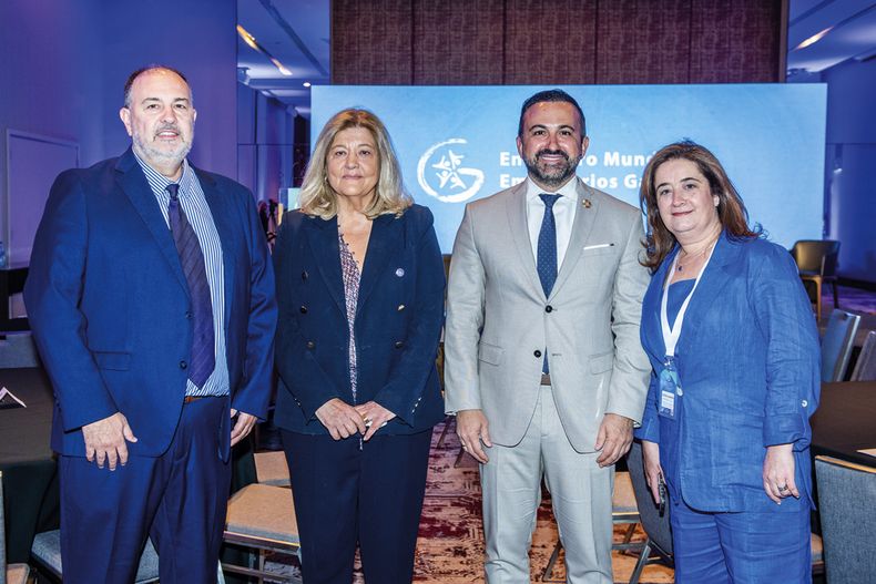 Vicepresidente de AEGU Esteban Regueira, cónsul general de España María Victoria Scola, embajador de España Santiago Jiménez, y secretaria ejecutiva de AEGU Patricia Arijón