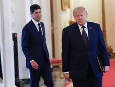 El presidente de la Reserva Federal, Kevin Warsh, con Donald Trump en mayo. “Le dije a Kevin que mejor votara con la junta directiva porque no iba a importar”, dijo el presidente tras la subida de tipos del miércoles 16 de setiembre de 2026.