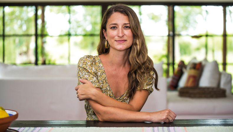 Amber Wright se enamoró de Pueblo Garzón cuando lo visitó en 2016. Siete años después se mudó al pueblo con su familia. Foto: Sofía Torres