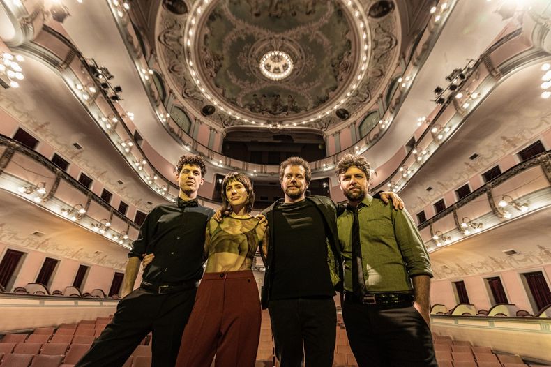 José Matteucci, Julieta Sciasci, Bruno Moreno y Alexis Thompson hacen Música para volar