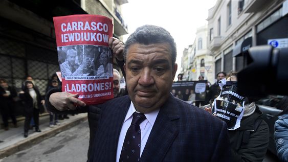 Jorge Barrera, abogado de Pablo Carrasco y Ana Iewdiukow, asiste a la audiencia judicial sobre el concurso de acreedores de la empresa Conexión Ganadera en Montevideo, el 17 de julio de 2025 Jorge Barrera, abogado de Pablo Carrasco y Ana Iewdiukow, asiste a la audiencia judicial sobre el concurso de acreedores de la empresa Conexión Ganadera en Montevideo, el 17 de julio de 2025