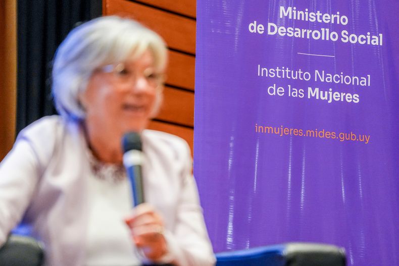 Monica Xavier durante el acto central en conmemoración por el Día Internacional de las Mujeres de 2026 en el salón de actos del anexo de la Torre Ejecutiva en Montevideo.