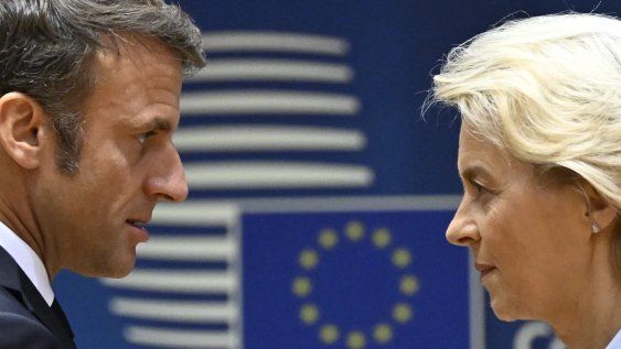 Emmanuel Macron y Ursula von der Leyen en un evento de la UE. Emmanuel Macron y Ursula von der Leyen en un evento de la UE.