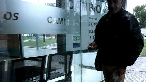 imagen de El Banco Central le está “poniendo un techo” al precio del dólar
