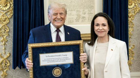 Machado entregó a Trump la medalla del Premio Nobel de la Paz, enmarcada con un mensaje de “gratitud” del pueblo venezolano por sus acciones para lograr “su libertad”.