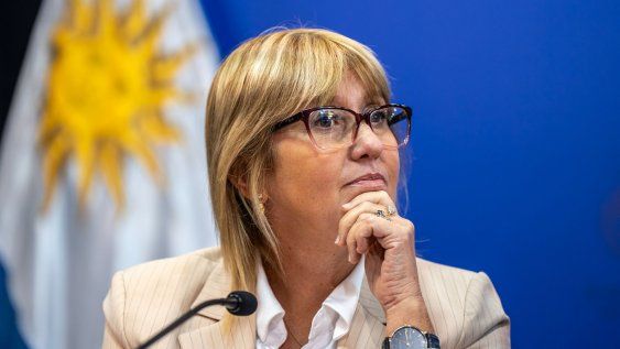 Cristina Lustemberg durante una conferencia de prensa en la Torre Ejecutiva.