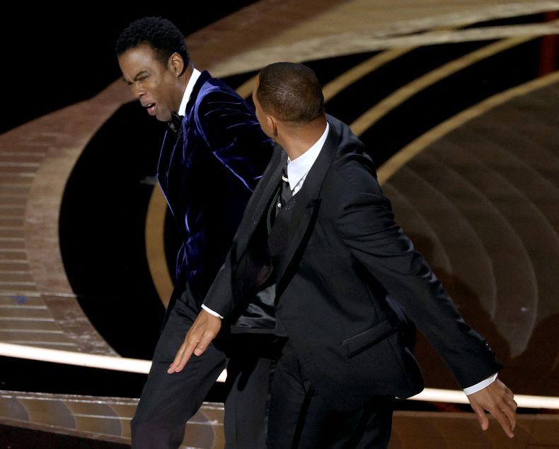 Will Smith abofetea a Chris Rock en la entrega de los Óscar