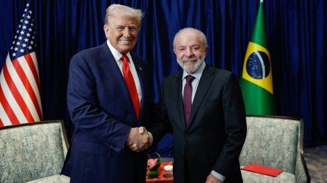 Lula da Silva durante una reunión con el presidente de Estados Unidos, Donald Trump, durante la 47.ª Cumbre de la Asociación de Naciones del Sudeste Asiático (ASEAN).