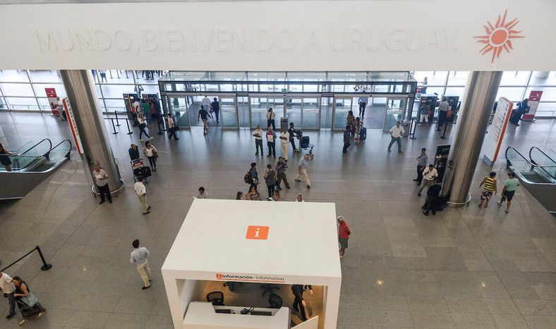 Aeropuerto de Carrasco. Foto: Santiago Mazzarovich /adhocFOTOS