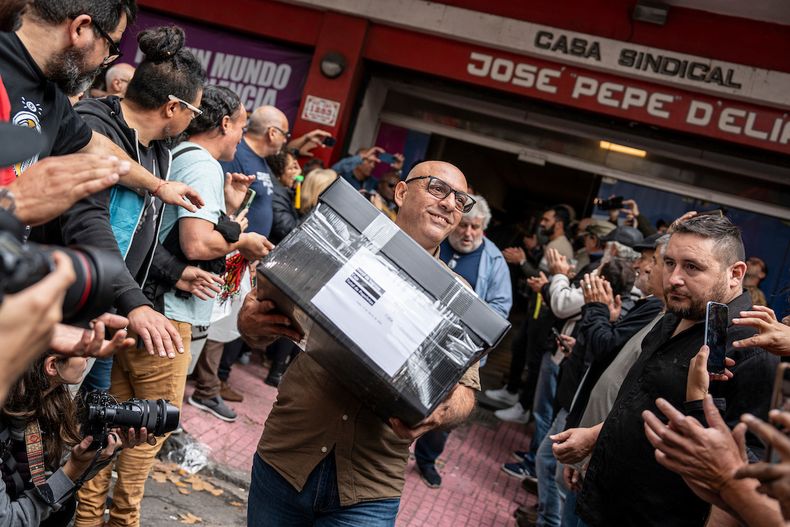 Preparación para la entrega de las firmas que convocan al plebiscito de la seguridad social, en la sede del PIT-CNT