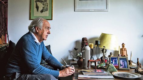 Búsqueda | Guido Berro en su apartamento de Pocitos. Foto: Mauricio Zina, AdhocFOTOS