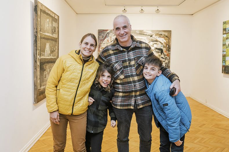 Cecilia Piedra Cueva con Alfonso, Francisco y Manuel Firpo.&nbsp;