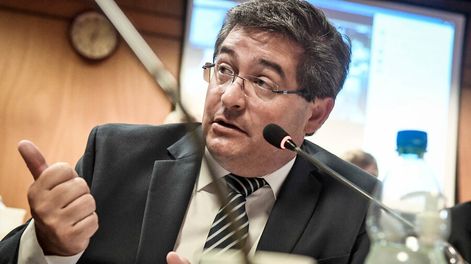 Búsqueda | Presidente de ASSE Leonardo Cipriani en una conferencia de prensa. Foto: Javier Calvelo / adhocFOTOS