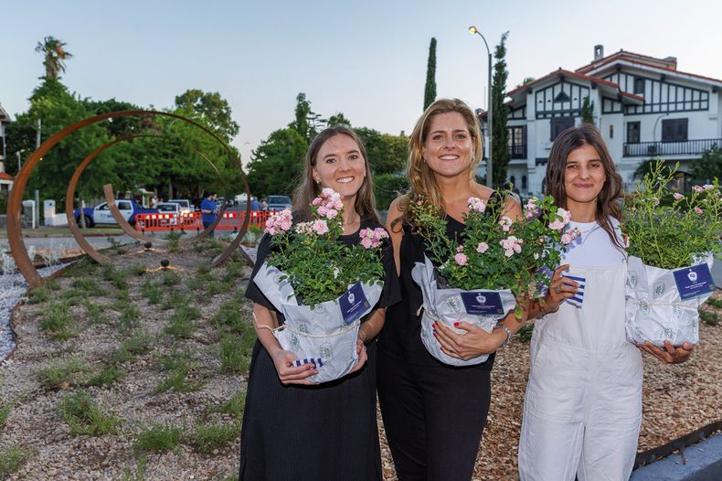 Las paisajistas María Teresa Flores, Lola Capurro y Jimena Pereyra