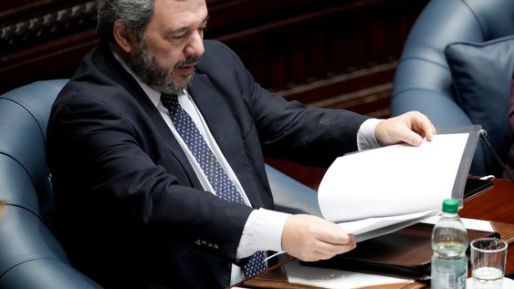 Mario Bergara, durante la interpelación a los entonces ministros del Interior, Luis Alberto Heber, y de Relaciones Exteriores, Francisco Bustillo, por el otorgamiento del pasaporte a Sebastián Marset Mario Bergara, durante la interpelación a los entonces ministros del Interior, Luis Alberto Heber, y de Relaciones Exteriores, Francisco Bustillo, por el otorgamiento del pasaporte a Sebastián Marset