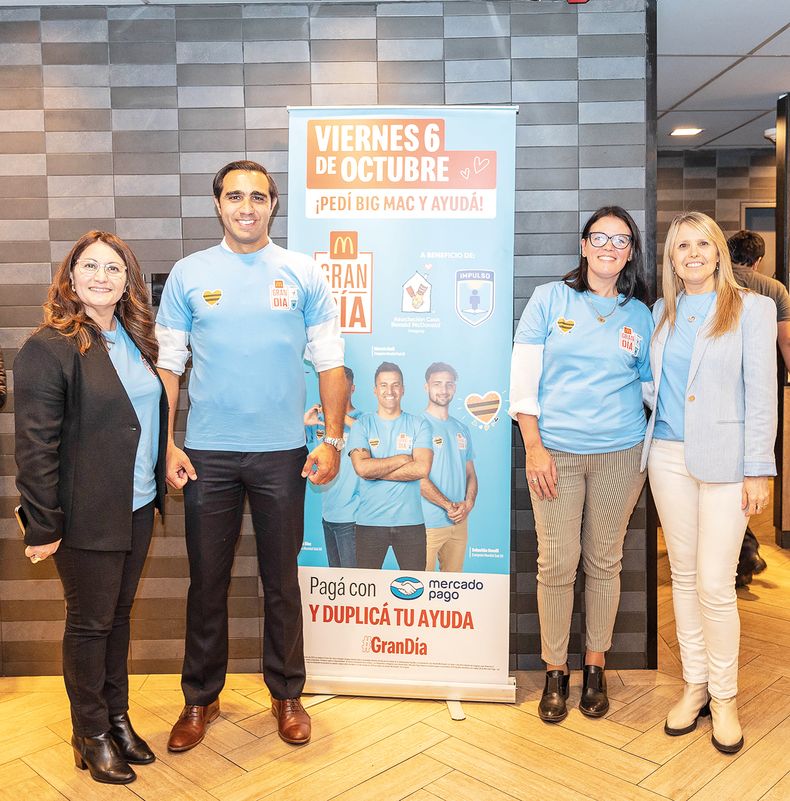 Presidenta de la Asociación Casa Ronald McDonald Karina Montiel, José Luis Satdjian, directora del Área Programa´tica de Salud de la Nin~ez del MSP Victoria Lafluf y directora ejecutiva de la Asociación Casa Ronald McDonald Sandra Marcos