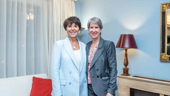 Presidenta de MEDEF Christel Bories y embajadora de Francia Virginie Bioteau. Presidenta de MEDEF Christel Bories y embajadora de Francia Virginie Bioteau.